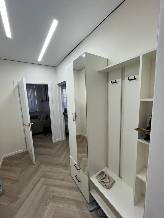 Квартира Квартира с новым ремонтом на первом этаж окна на парковку — Элиста