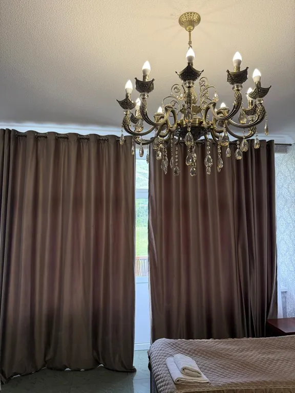 Уютный номер с горной рекой под балконом