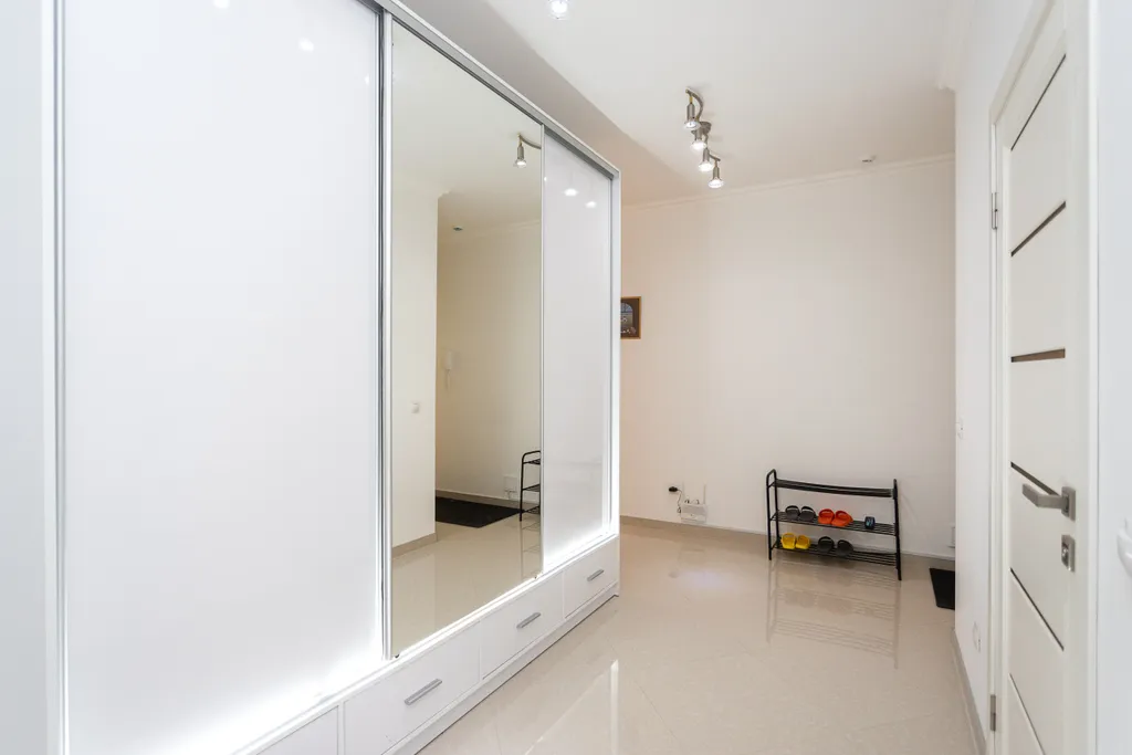 Шикарная Квартира в Центре города, с видом на Верхнее озеро.