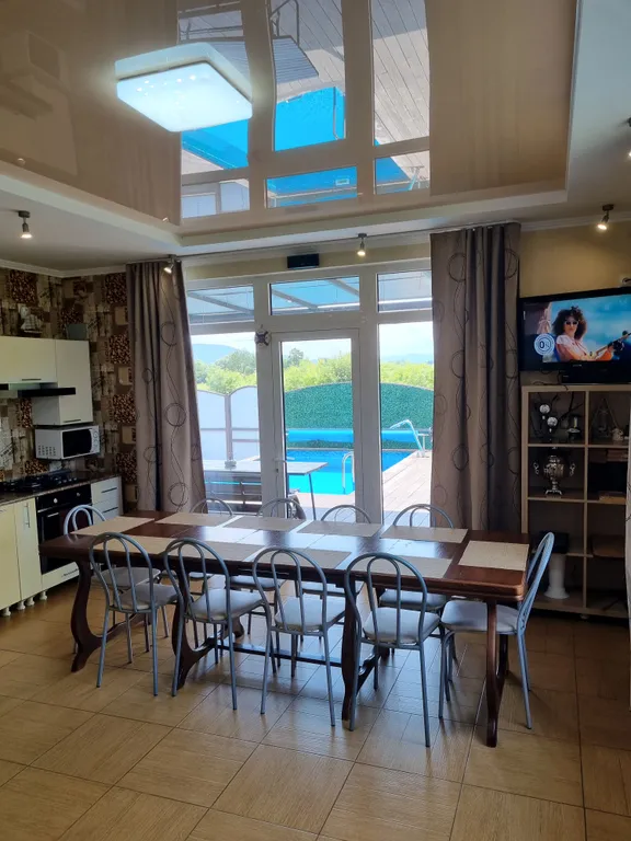 Дом на 11 мест с горячим бассейном и сауной