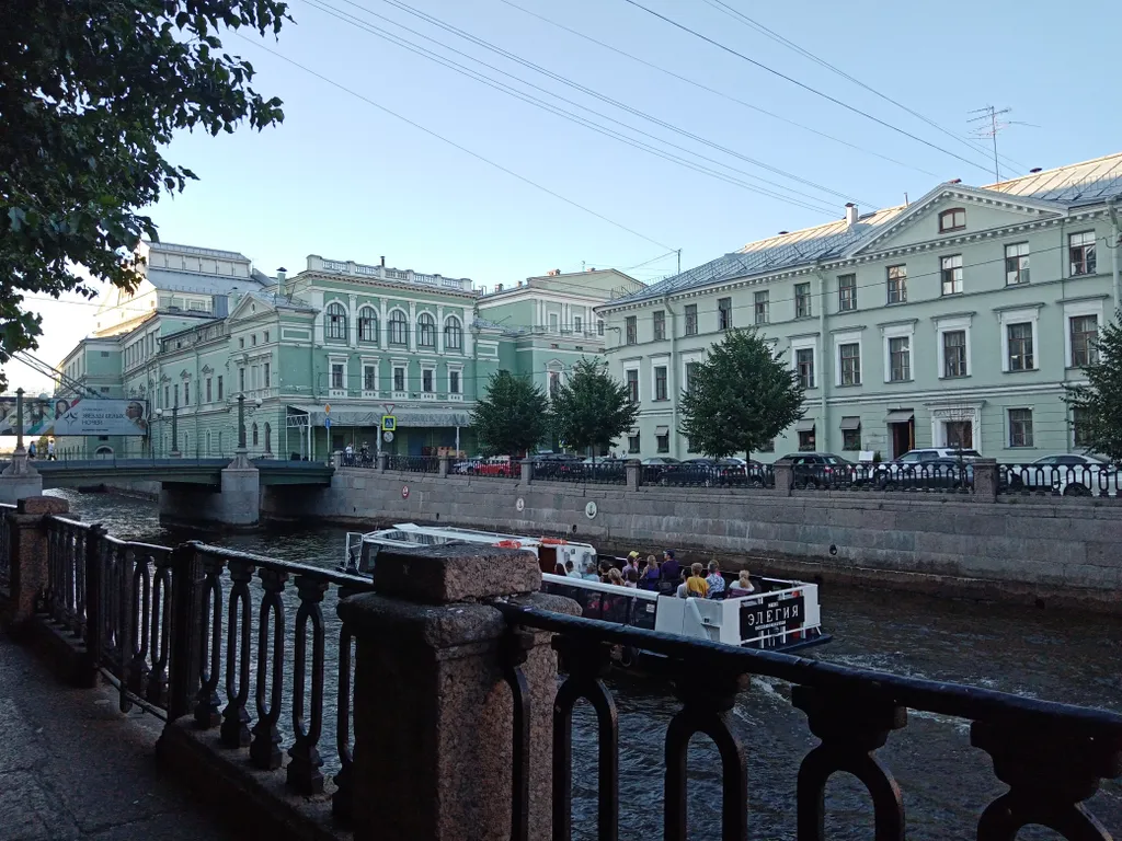 Двухкомнатная квартира в историческом центре Петербурга