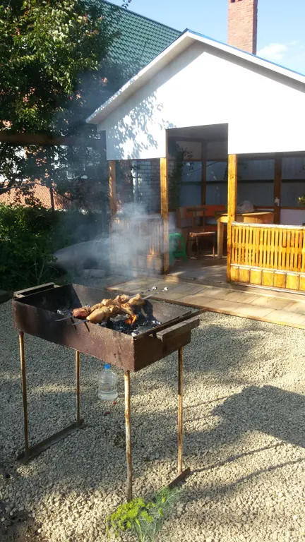 Уютная просторна часть дома на 2 этаже под ключ с бассейном и беседкой