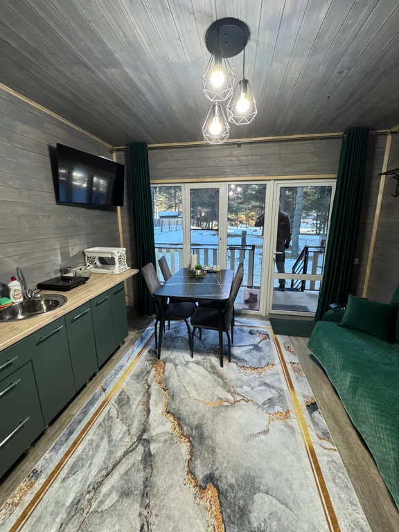 Уютный дом в сосновой лесу