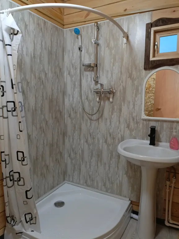 Удачный дворик с видом на горы