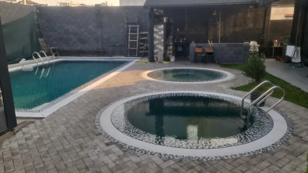 Двухкомнатная квартира с кухней, бассейном, джакузи и мангалом, баней