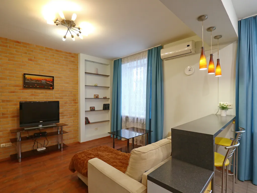 Уютная двухкомнатная квартира в центре с видом на Театральную Площадь