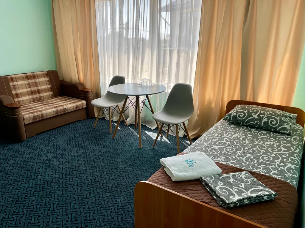 Просторный 4-х местный номер с двумя спальнями на 1-й линии