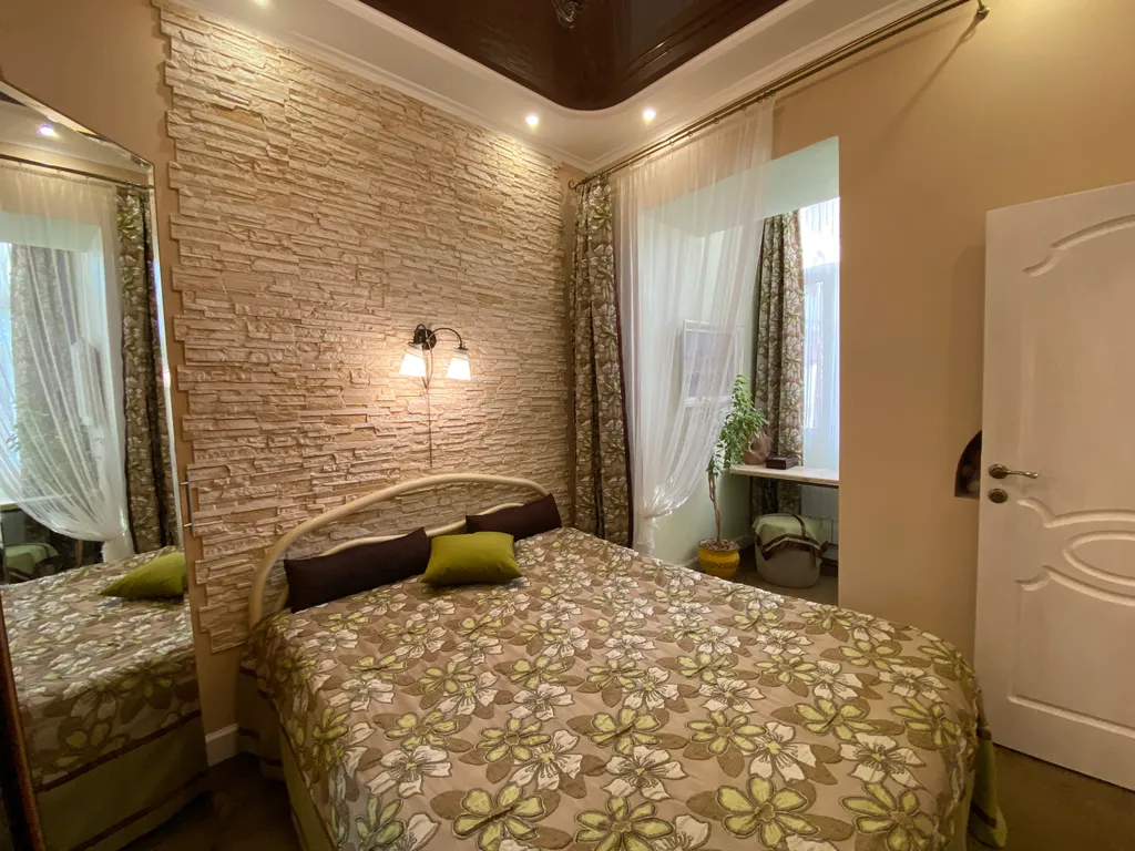 Двухкомнатная квартира возле набережной Ялты