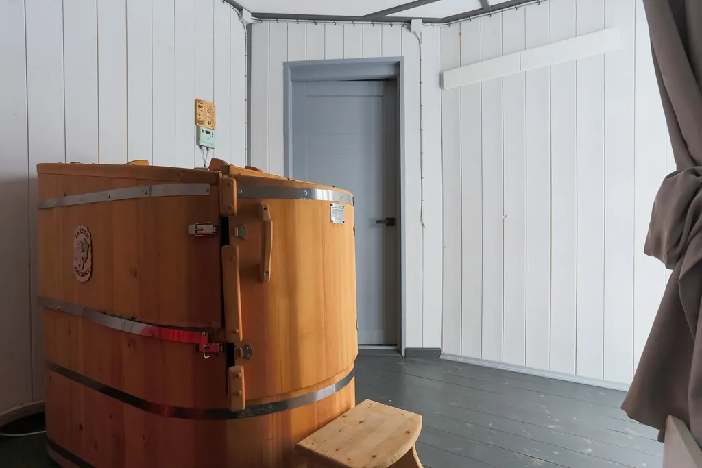 Коттедж Апартамент в стиле Pop-art с видом на бассейн — Пеники