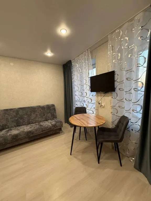 Квартира Уютная и светлая студия в спальном районе — аренда посуточно в Киров