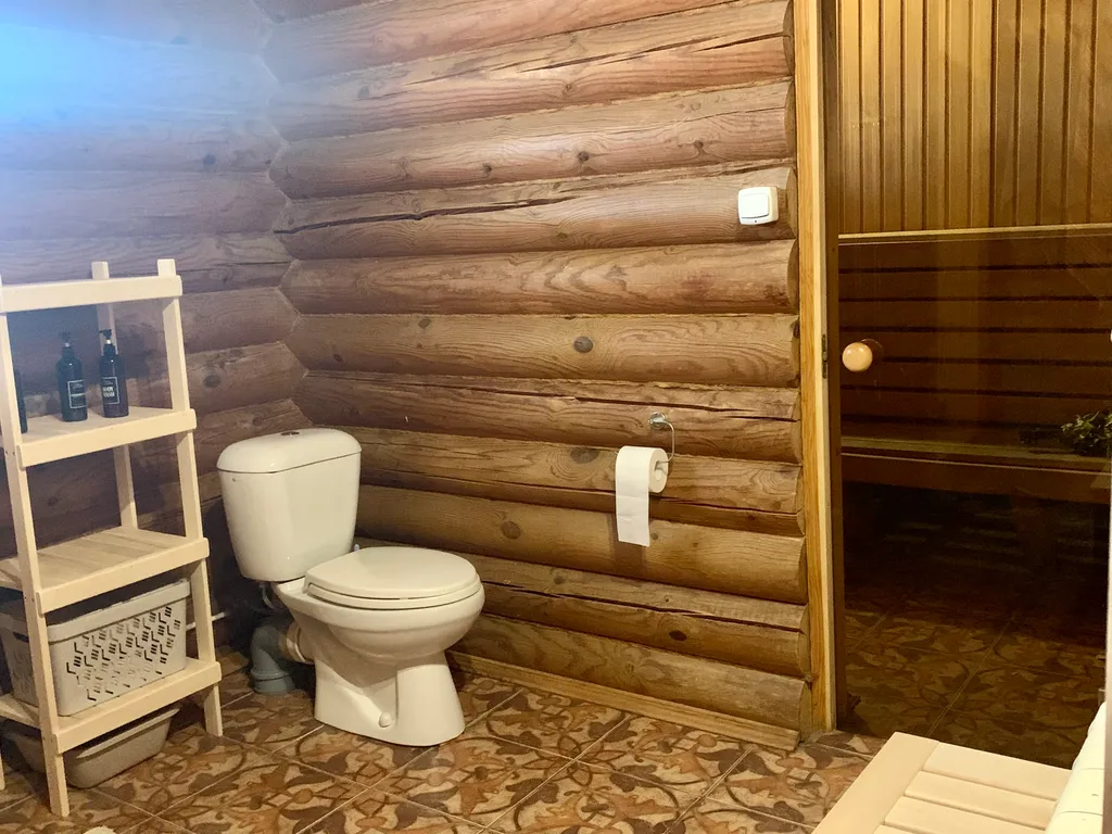 Уютный дом с можжевельником