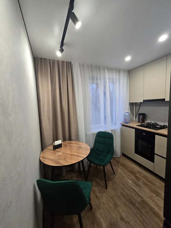 Квартира с дизайнерским ремонтом в центре города, площадь с голубями