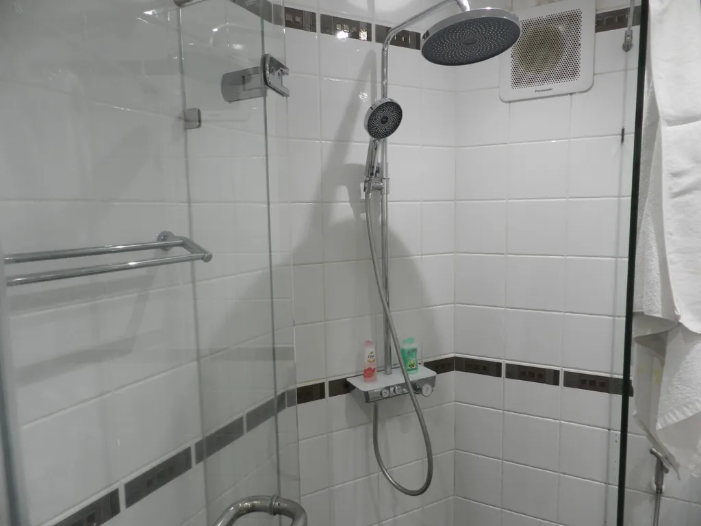 Студия с фронтальным видом на море