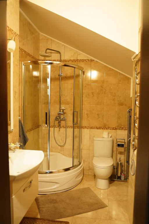 Коттедж Отдельный двухэтажный дом с уютным двором — Геленджик