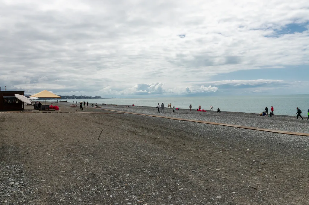 Большая современная студия у моря с видом на горы