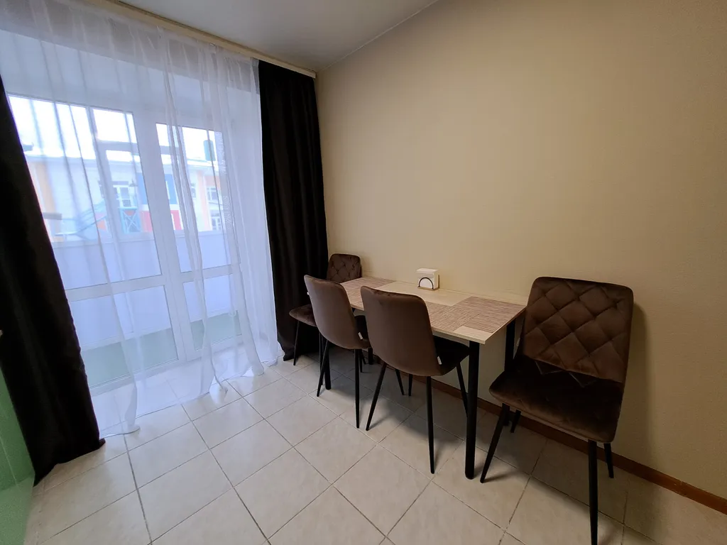 Просторная однушка с кроватью и смарт ТВ