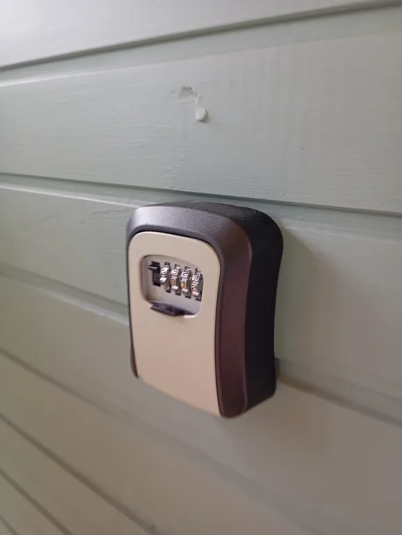 Новый домик рядом с лесом