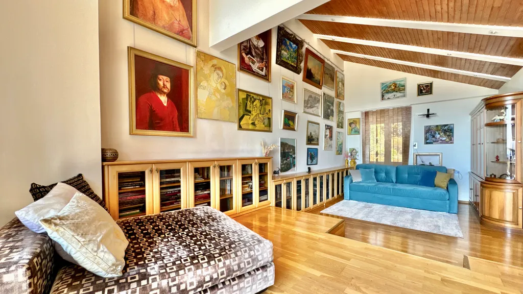 Дом у моря с личным парком, бассейном и сауной