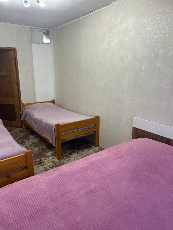 Теплый дом с двумя комнатами и кухней на компанию до 8 гостей