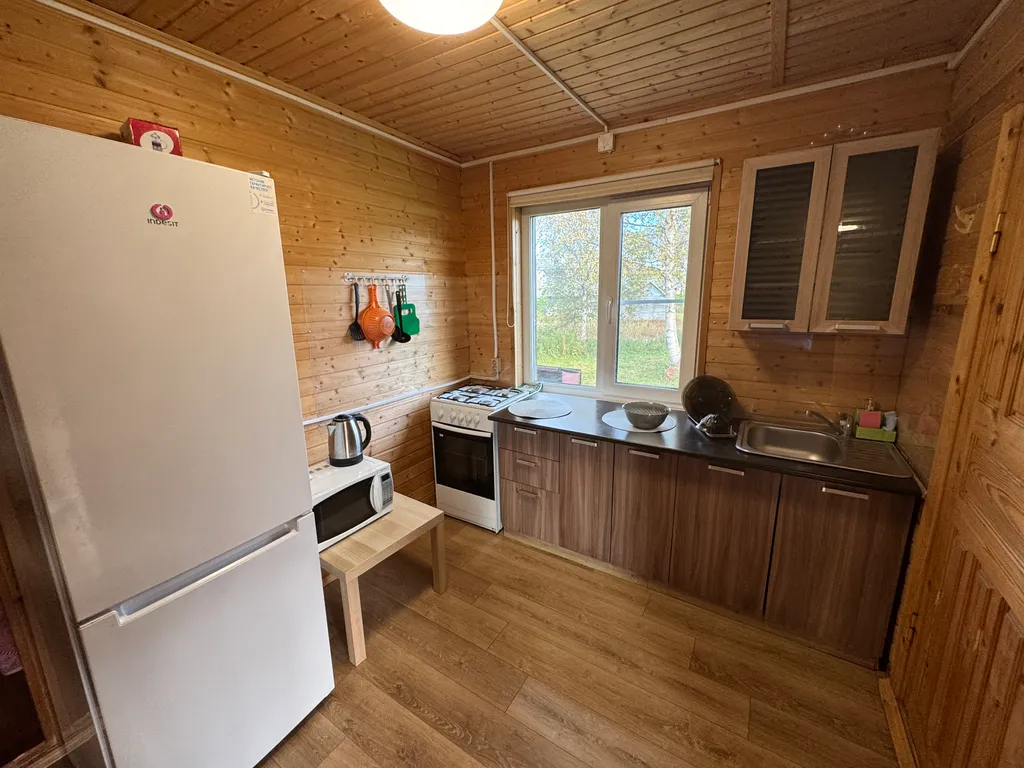 Домик прямо на берегу реки в Карелии