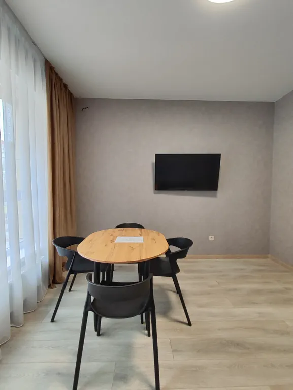 Двухкомнатная двухэтажная квартира в центре города