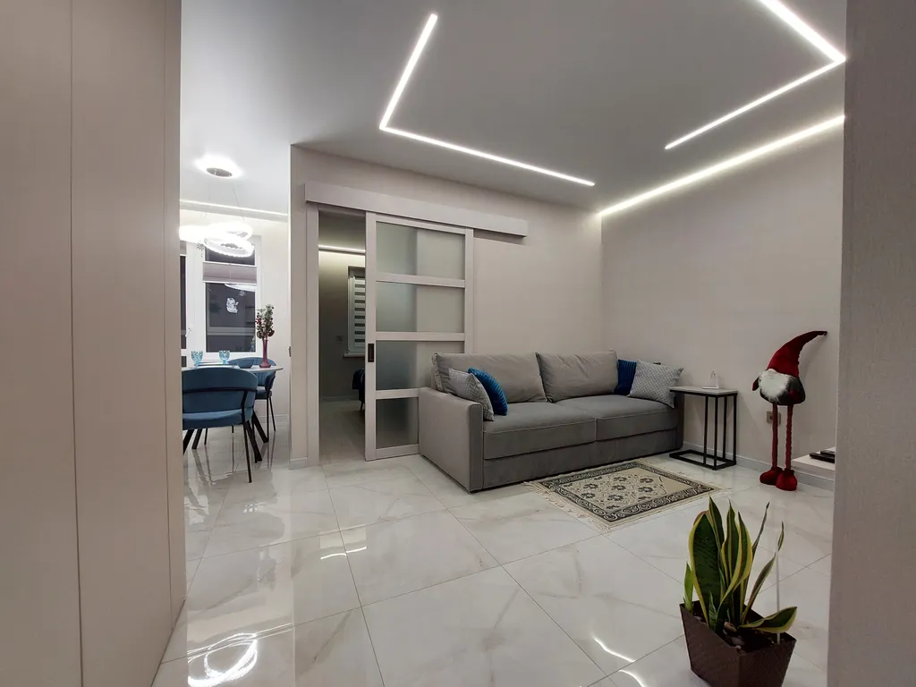 Апартаменты с отдельной спальней в новом доме, центр