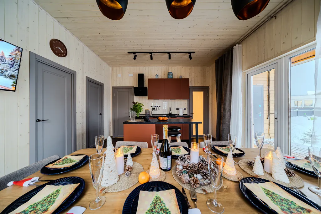 Новый дом с большим столом, кинотеатром, баней