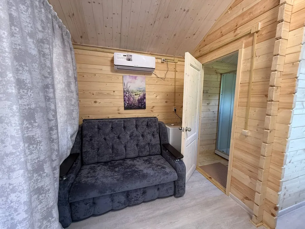 Уютный домик в горах недалеко от моря