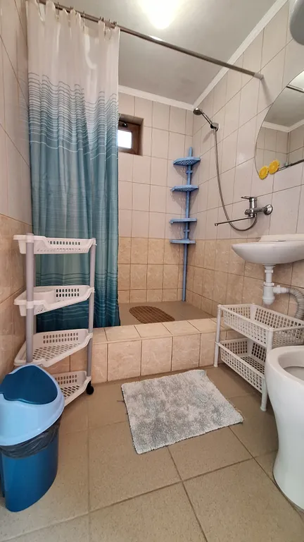 Отдельный 2-комнатный домик со всеми удобствами, море напротив