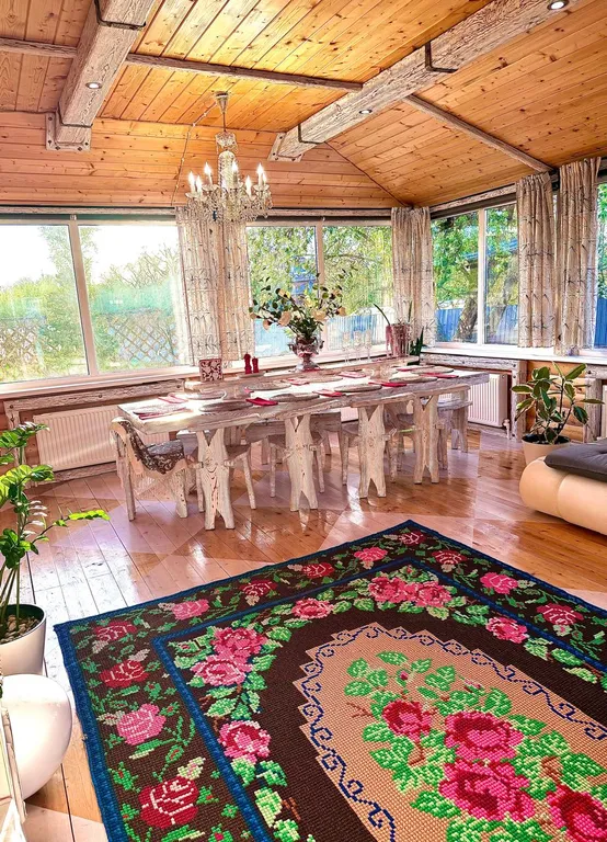 Просторный дом с банькой и видом на храм