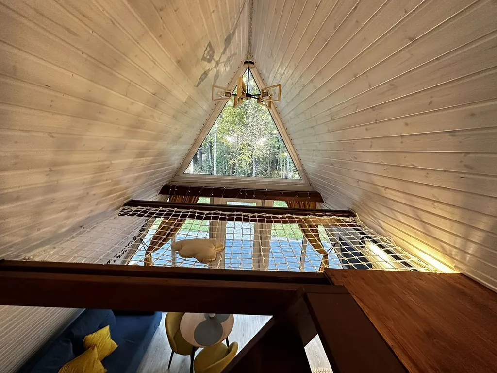 Уютный домик в стиле A-frame рядом с озером