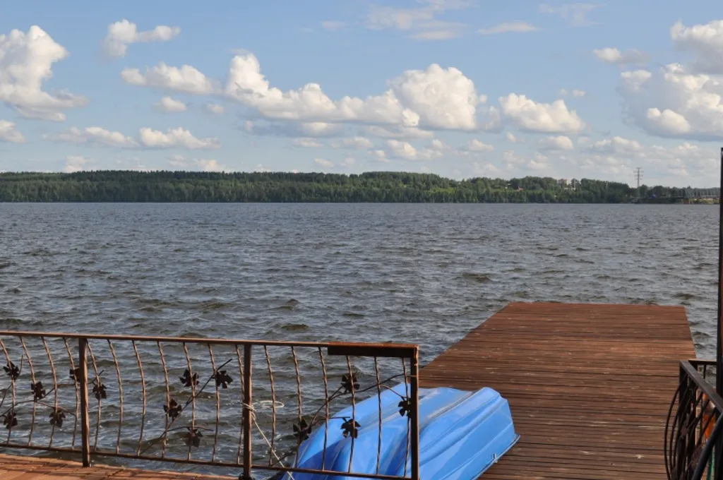 Коттедж дом на берегу реки