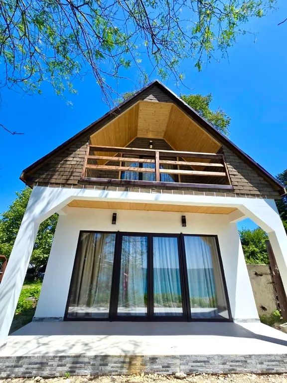 Дом на берегу