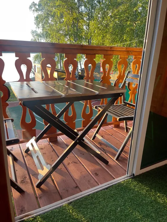 Домик у озера