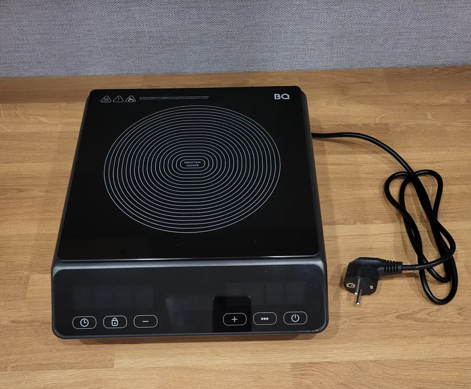 Уютный домик для двоих у озера