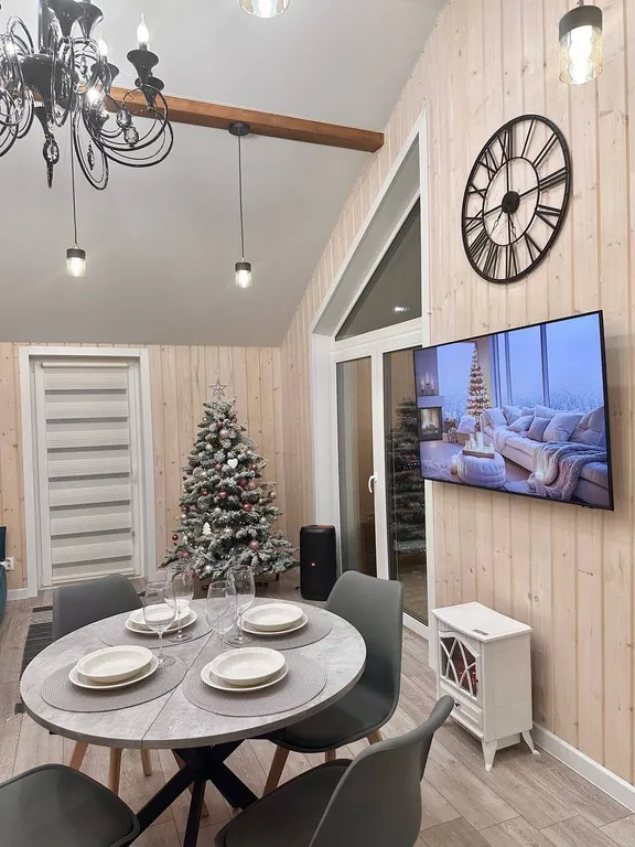 Коттедж Красивый дом с 2 спальнями — Ропша