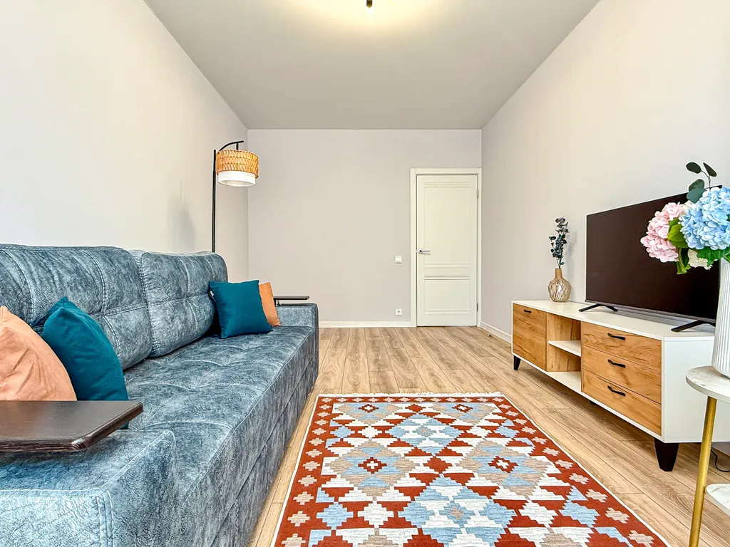 Абсолютно новая просторная евротрешка с двумя лоджиями