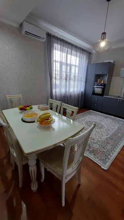 Дом с беседками