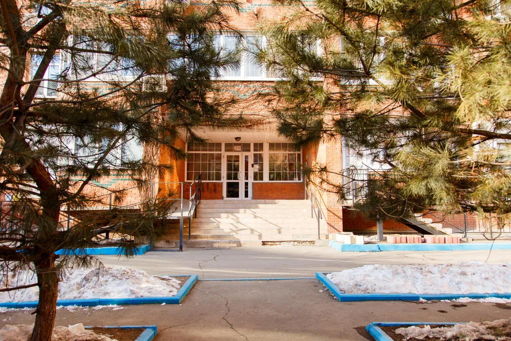 Уютная квартира с детской площадкой во дворе