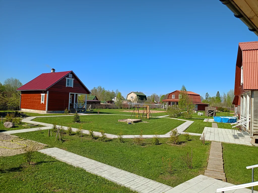 Коттедж Дом с кирпичным камином — Луга