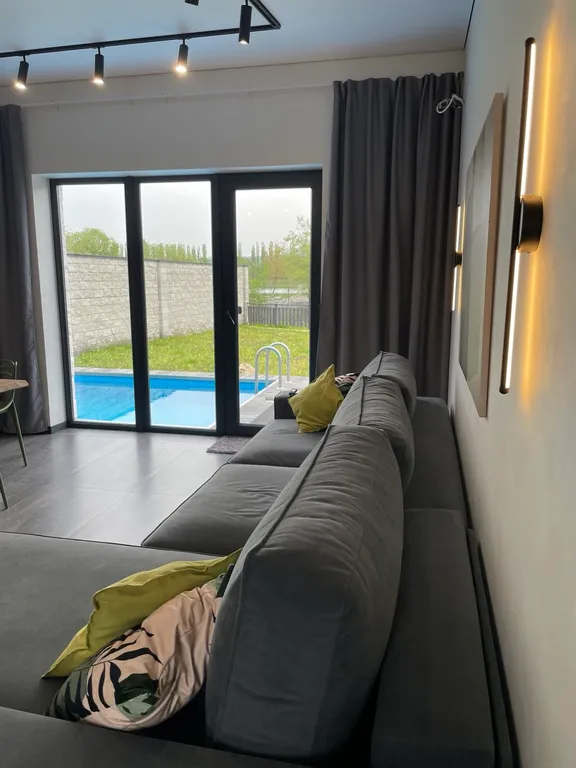 Загородный дом с бассейном