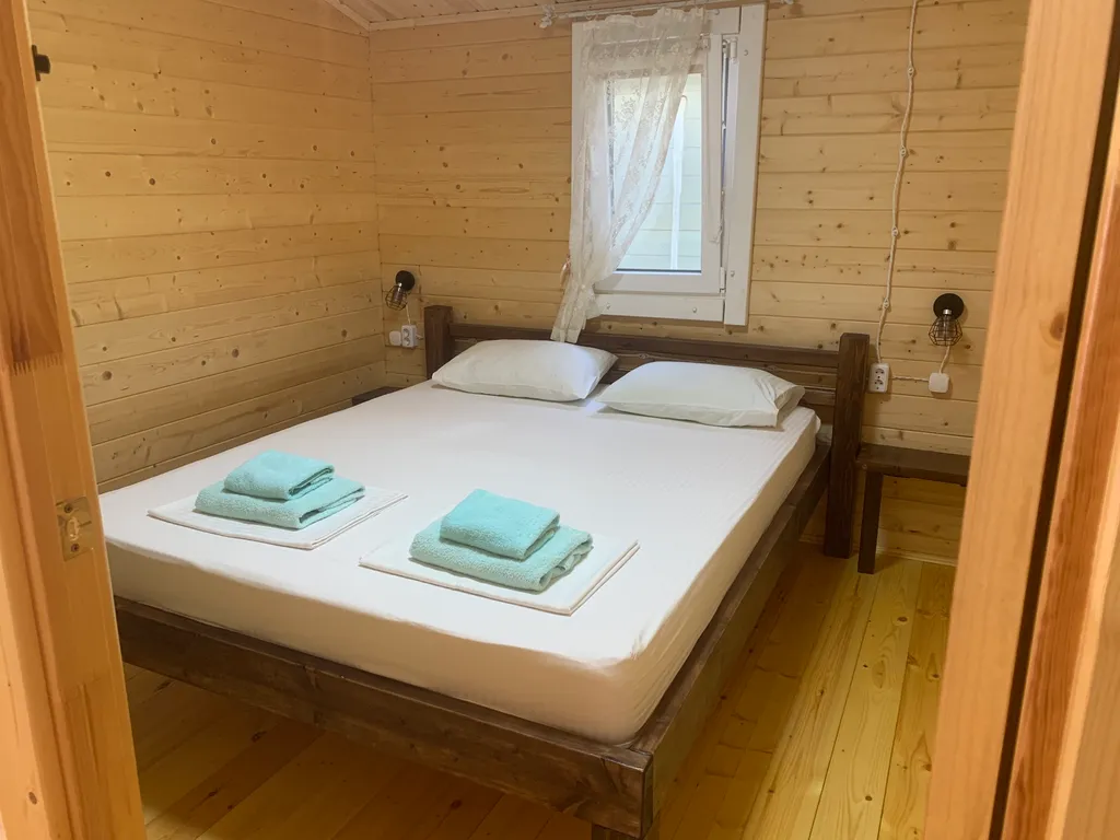 Индивидуальный трехкомнатный эко-дом с террасой и кухней Ветер Перемен