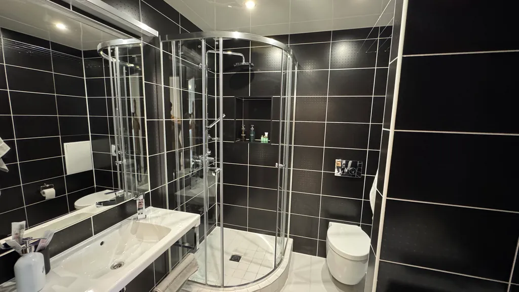 Светлые апартаменты в центре города с видом на озеро