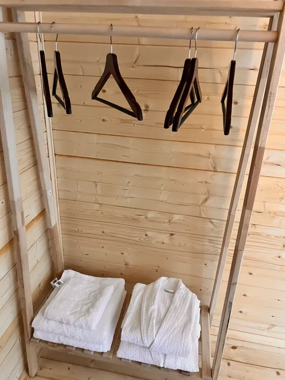 Коттедж в окружении реки,гор и леса