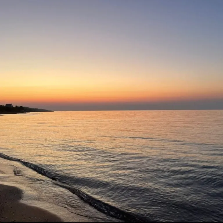 Коттедж Уютный домик на первой линии Азовского моря — Кучугуры