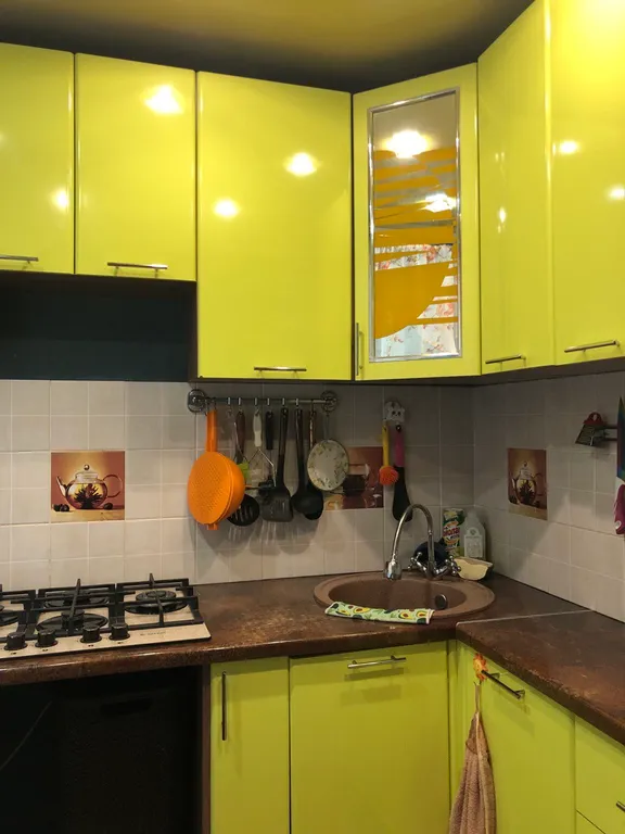 2-комнатная квартира в темных тонах с евроремонтом