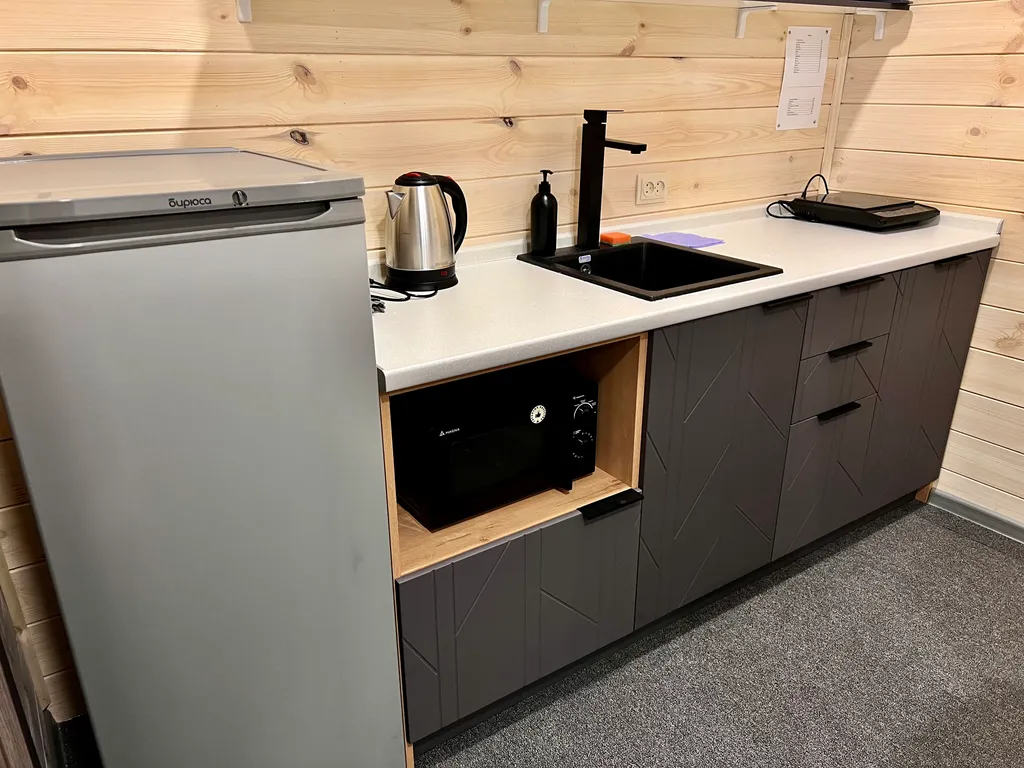 Коттедж Зеркальный дом с 2 спальнями, беседкой и мангалом — Семеновское