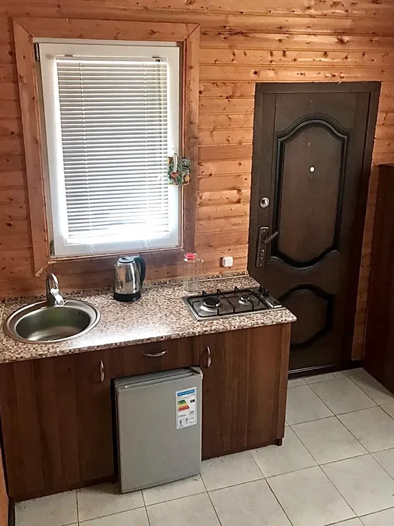 Трехместный дом - студия с кухней