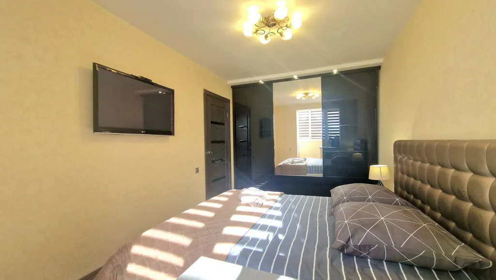 Двухкомнатная просторная квартира недалеко от вокзала