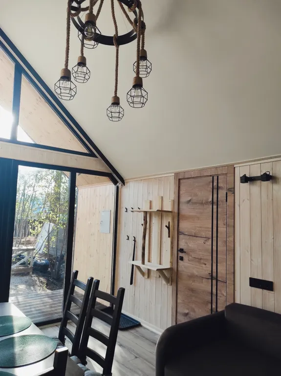 Биг-Лодж с панорамными окнами на Алтае